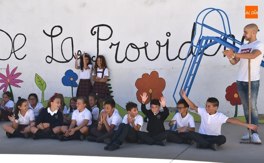 Foto 7 - Misioneras-Santa Teresa planta literalmente las semillas del curso 2022/2023
