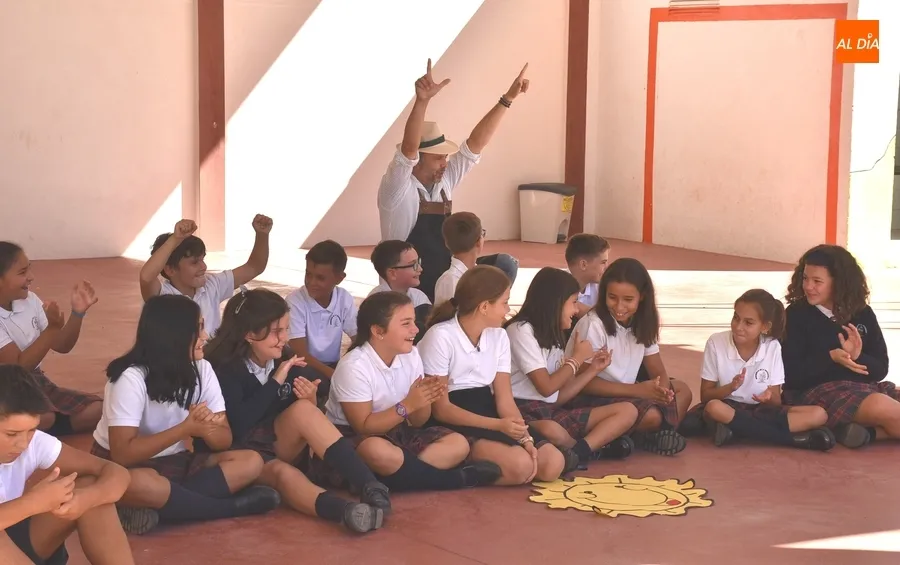 Foto 9 - Misioneras-Santa Teresa planta literalmente las semillas del curso 2022/2023