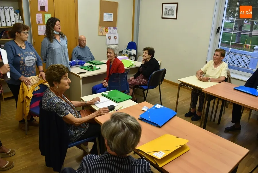 Foto 5 - Concedida una ayuda de 500&euro; a AFAD, que suma m&aacute;s personas a su aula de envejecimiento