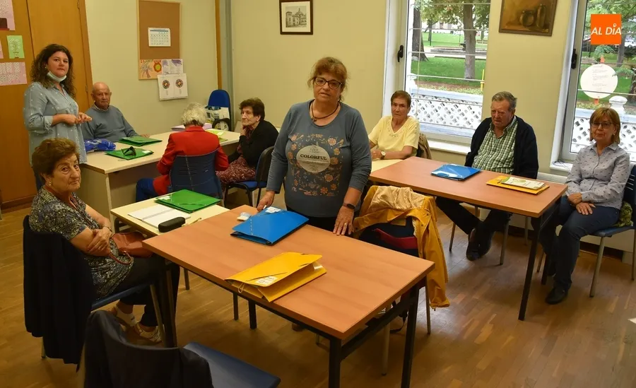 Foto 3 - Concedida una ayuda de 500&euro; a AFAD, que suma m&aacute;s personas a su aula de envejecimiento