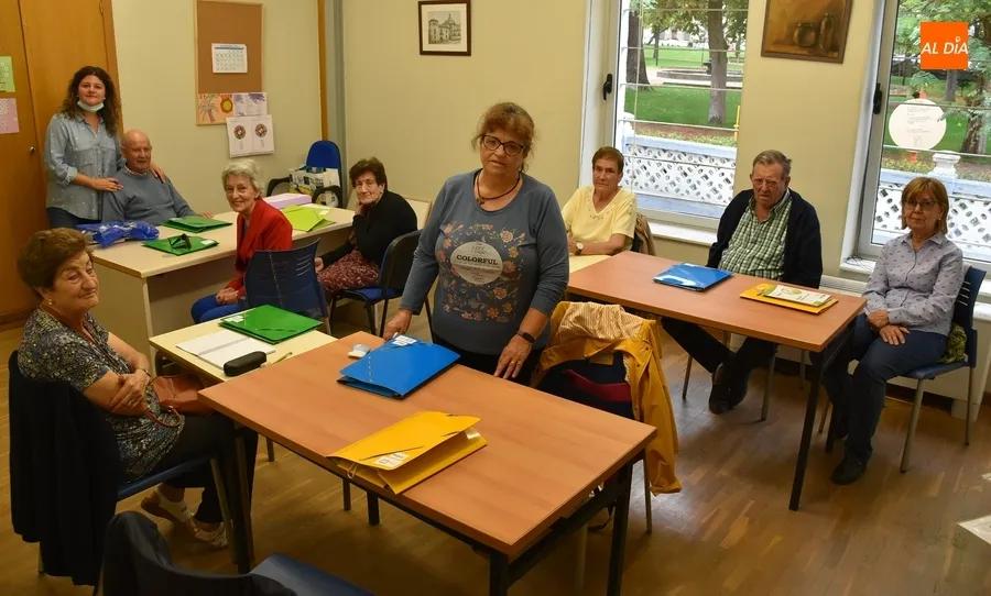 Foto 2 - Concedida una ayuda de 500&euro; a AFAD, que suma m&aacute;s personas a su aula de envejecimiento