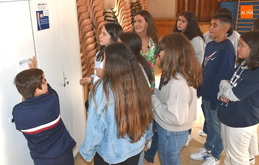 Foto 2 - Divertida vuelta a las aulas de los alumnos de Secundaria de Misioneras-Santa Teresa