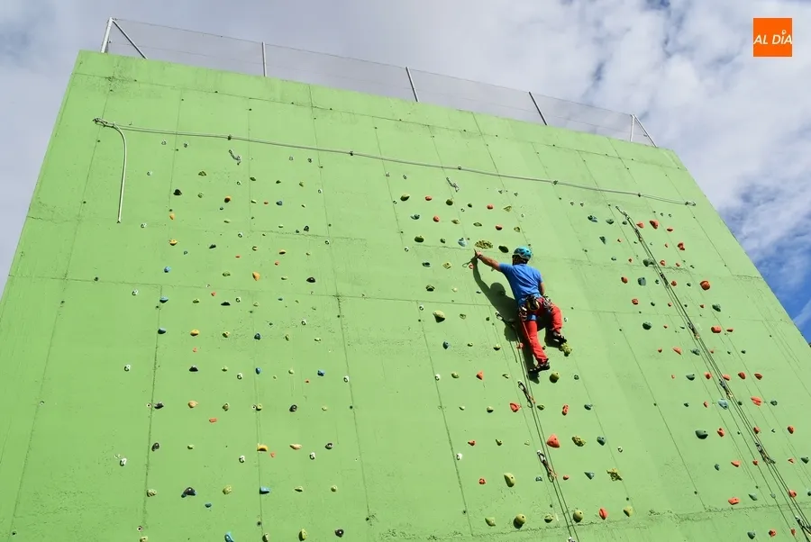 Foto 3 - Ciudad Rodrigo se suma a la fiebre por la escalada deportiva con un roc&oacute;dromo municipal