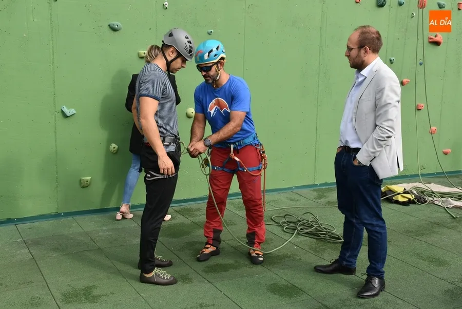 Foto 4 - Ciudad Rodrigo se suma a la fiebre por la escalada deportiva con un roc&oacute;dromo municipal