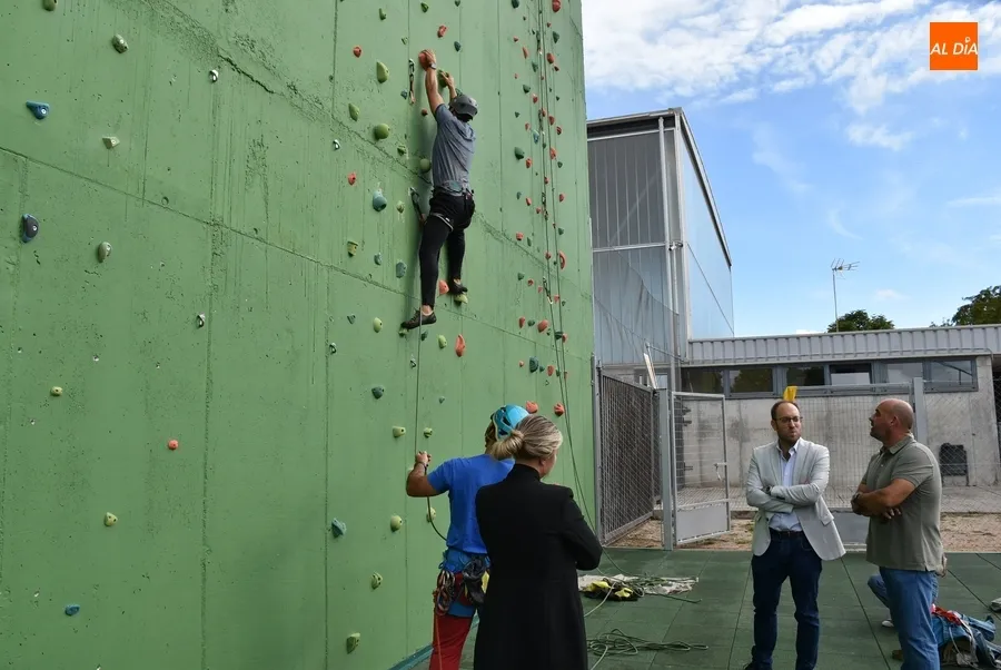 Foto 7 - Ciudad Rodrigo se suma a la fiebre por la escalada deportiva con un roc&oacute;dromo municipal
