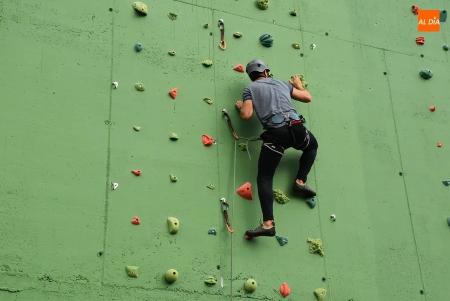 Foto 10 - Ciudad Rodrigo se suma a la fiebre por la escalada deportiva con un roc&oacute;dromo municipal