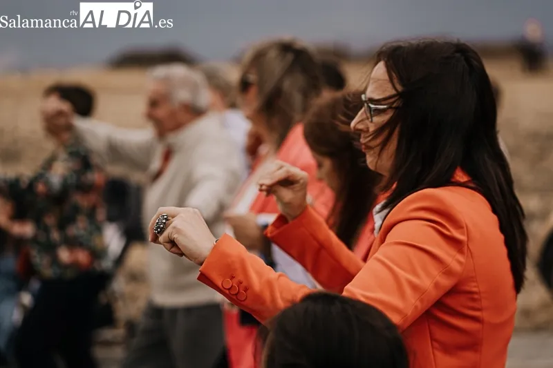 Foto 5 - El traslado del Bendito Cristo del Amparo inicia las fiestas en Anaya de Alba