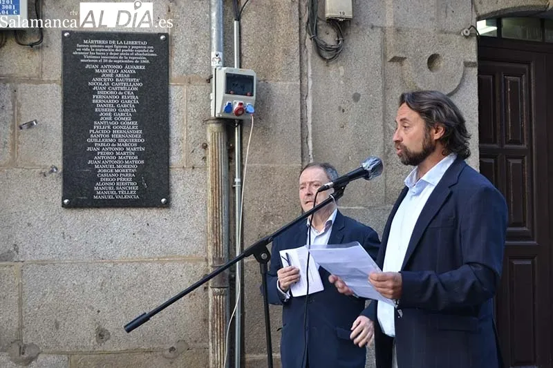 Foto 4 - El PSOE de B&eacute;jar recuerda el esp&iacute;ritu de la revoluci&oacute;n