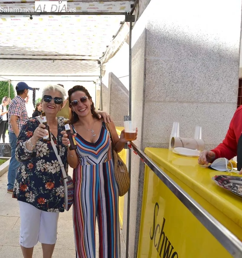 Foto 3 - Gran ambiente en la fiesta de un barrio bejarano