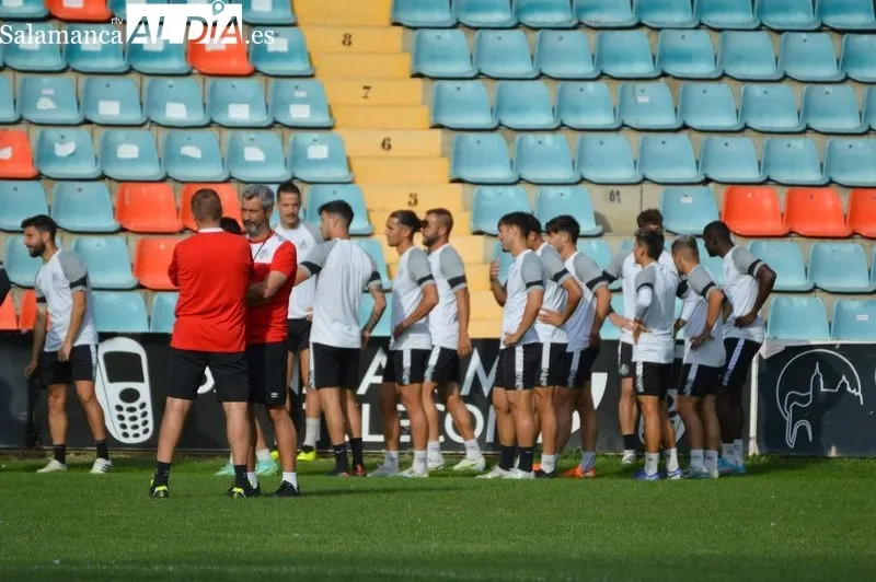 Foto 7 - Mar&iacute;a no da pistas para el derbi: se encierra en el Helm&aacute;ntico y Pereira se prueba con el Salamanca UDS