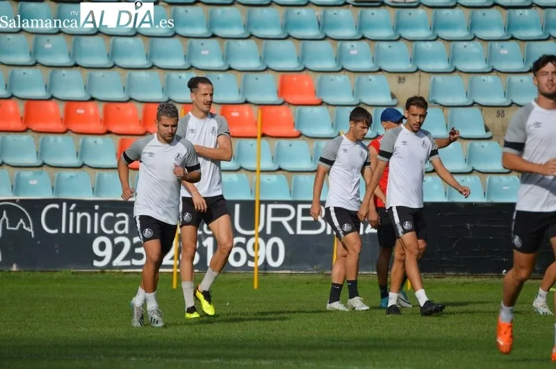 Foto 6 - Mar&iacute;a no da pistas para el derbi: se encierra en el Helm&aacute;ntico y Pereira se prueba con el Salamanca UDS