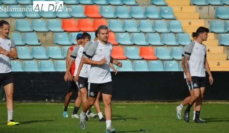 Foto 5 - Mar&iacute;a no da pistas para el derbi: se encierra en el Helm&aacute;ntico y Pereira se prueba con el Salamanca UDS