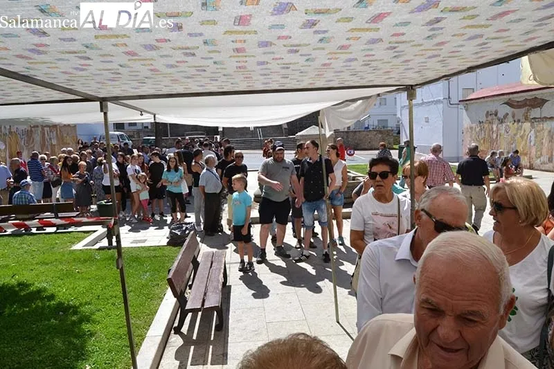 Foto 6 - Gran ambiente en la fiesta de un barrio bejarano