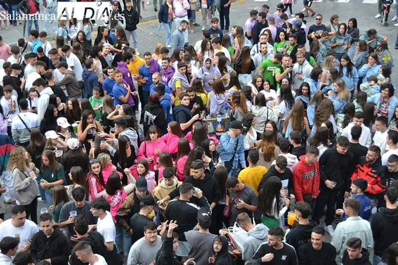 Foto 5 - Alegr&iacute;a, color y m&uacute;sica en el arranque de las fiestas en B&eacute;jar