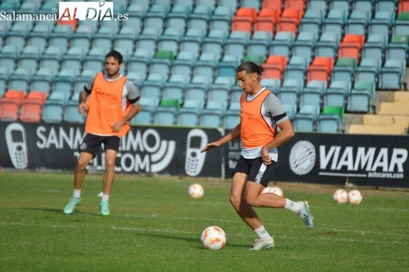 Foto 3 - Mar&iacute;a no da pistas para el derbi: se encierra en el Helm&aacute;ntico y Pereira se prueba con el Salamanca UDS