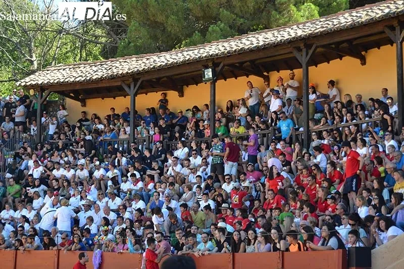 Foto 4 - Ambientazo en el Humor Amarillo de B&eacute;jar