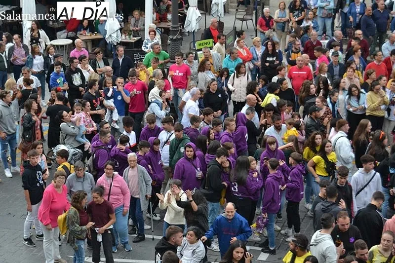 Foto 10 - Alegr&iacute;a, color y m&uacute;sica en el arranque de las fiestas en B&eacute;jar