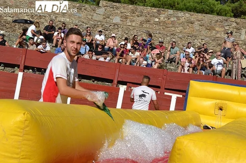 Foto 10 - Ambientazo en el Humor Amarillo de B&eacute;jar