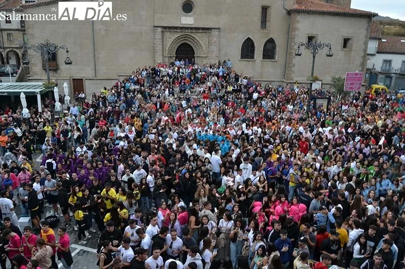Foto 6 - Alegr&iacute;a, color y m&uacute;sica en el arranque de las fiestas en B&eacute;jar
