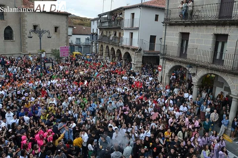 Foto 7 - Alegr&iacute;a, color y m&uacute;sica en el arranque de las fiestas en B&eacute;jar