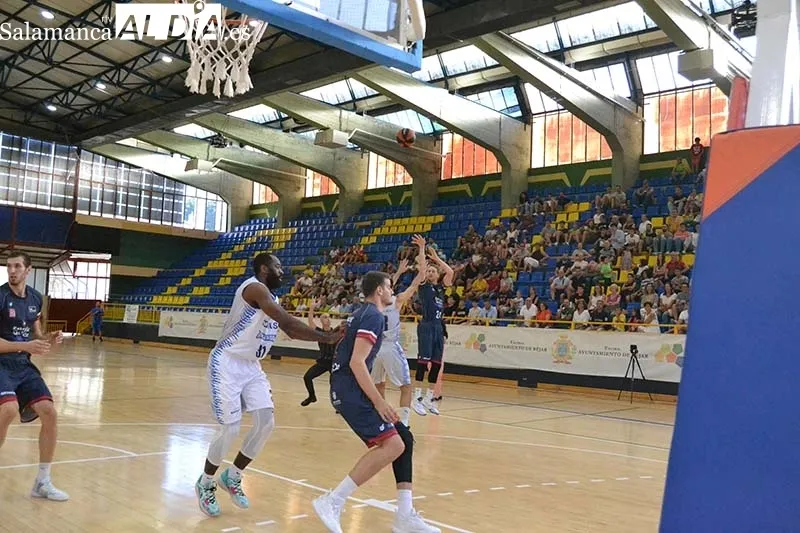 Foto 13 - Baloncesto de altos vuelos en B&eacute;jar