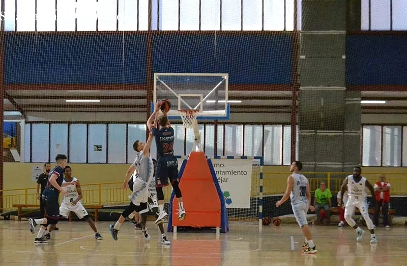 Foto 9 - Baloncesto de altos vuelos en B&eacute;jar