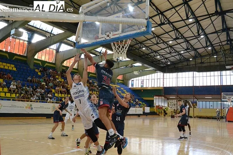 Foto 8 - Baloncesto de altos vuelos en B&eacute;jar