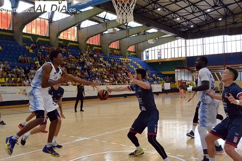 Foto 6 - Baloncesto de altos vuelos en B&eacute;jar