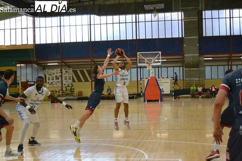 Foto 2 - Baloncesto de altos vuelos en B&eacute;jar