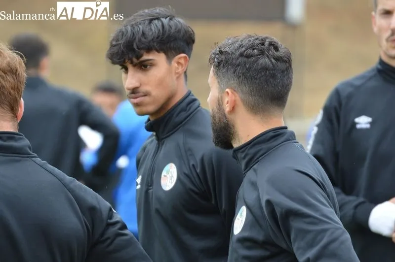 Foto 16 - Mar&iacute;a avisa a los jugadores del Salamanca UDS en el entrenamiento: "Si estamos con esta intensidad nos dan una hostia terrible"