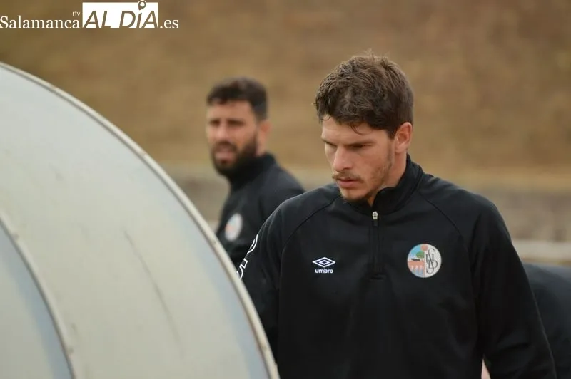 Foto 15 - Mar&iacute;a avisa a los jugadores del Salamanca UDS en el entrenamiento: "Si estamos con esta intensidad nos dan una hostia terrible"