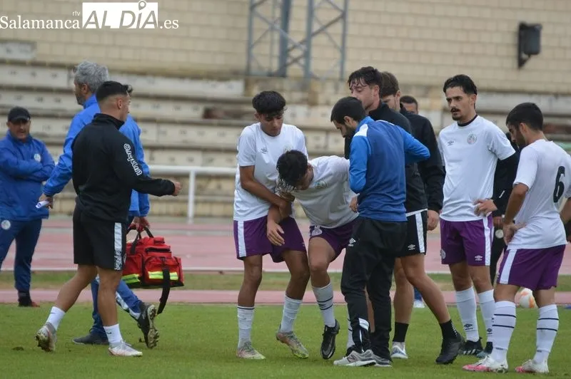 Foto 5 - Mar&iacute;a avisa a los jugadores del Salamanca UDS en el entrenamiento: "Si estamos con esta intensidad nos dan una hostia terrible"