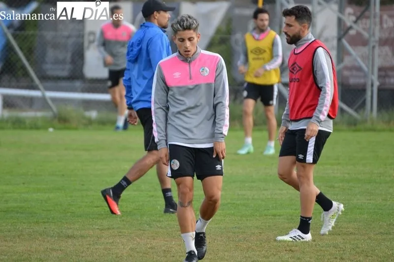 Foto 13 - Gustavo aprieta para estar disponible y ya entrena con normalidad en el Salamanca UDS
