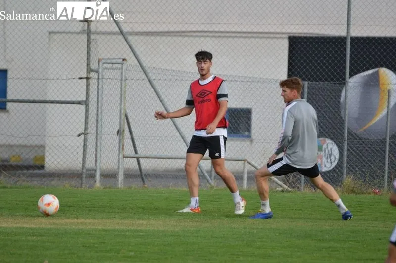 Foto 12 - Gustavo aprieta para estar disponible y ya entrena con normalidad en el Salamanca UDS