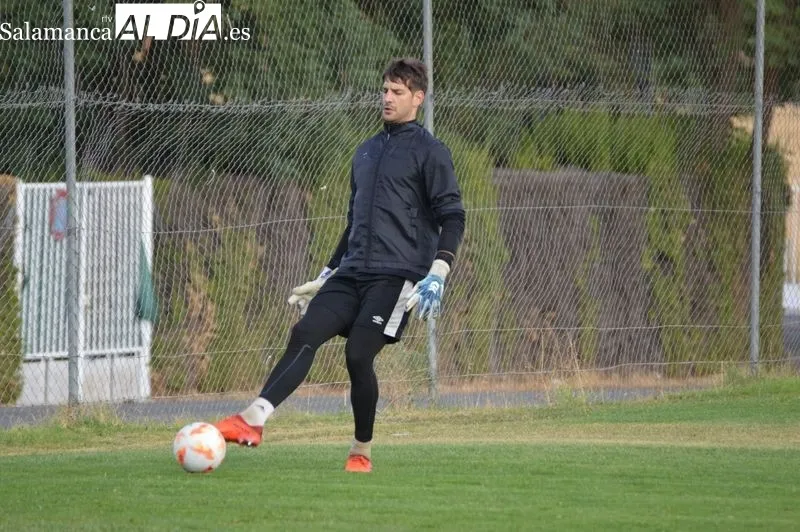 Foto 11 - Gustavo aprieta para estar disponible y ya entrena con normalidad en el Salamanca UDS