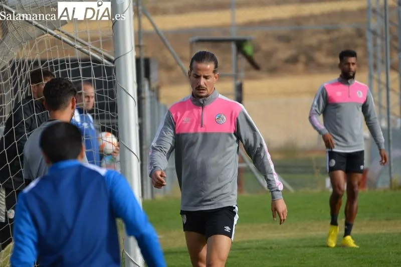Foto 6 - Gustavo aprieta para estar disponible y ya entrena con normalidad en el Salamanca UDS