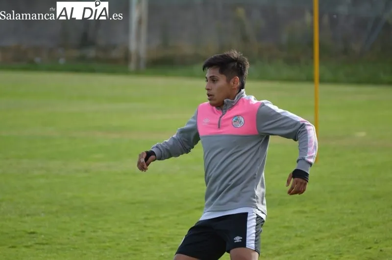 Foto 5 - Gustavo aprieta para estar disponible y ya entrena con normalidad en el Salamanca UDS