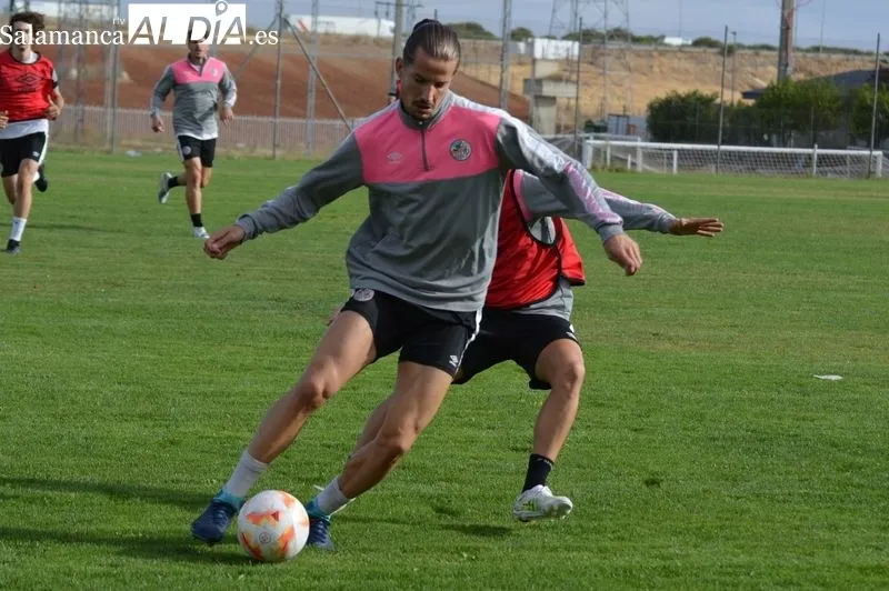 Foto 4 - Gustavo aprieta para estar disponible y ya entrena con normalidad en el Salamanca UDS