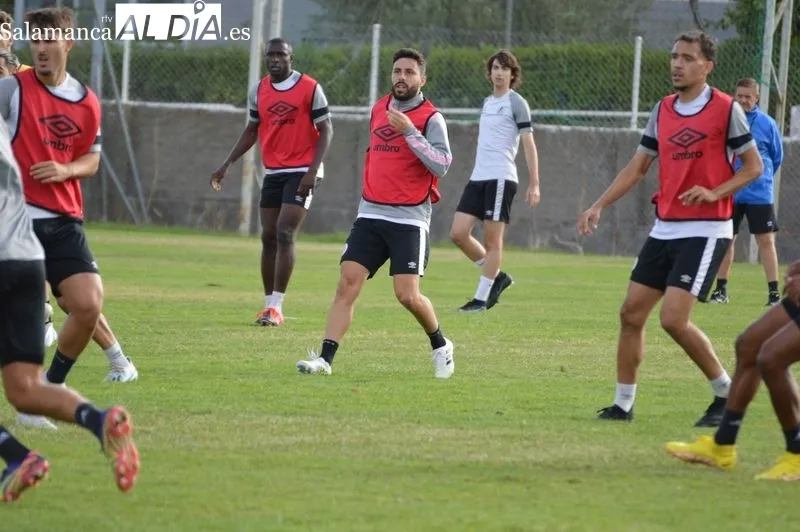 Foto 2 - Gustavo aprieta para estar disponible y ya entrena con normalidad en el Salamanca UDS