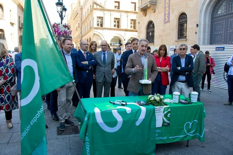 Foto 17 - Salamanca luce la bandera de la lucha contra el c&aacute;ncer, como apoyo a enfermos y sanitarios