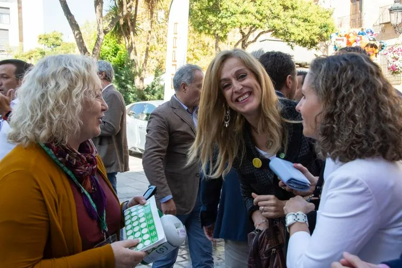 Foto 8 - Salamanca luce la bandera de la lucha contra el c&aacute;ncer, como apoyo a enfermos y sanitarios