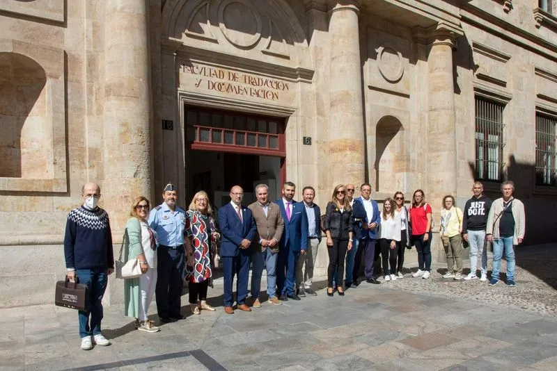 Foto 6 - Salamanca luce la bandera de la lucha contra el c&aacute;ncer, como apoyo a enfermos y sanitarios