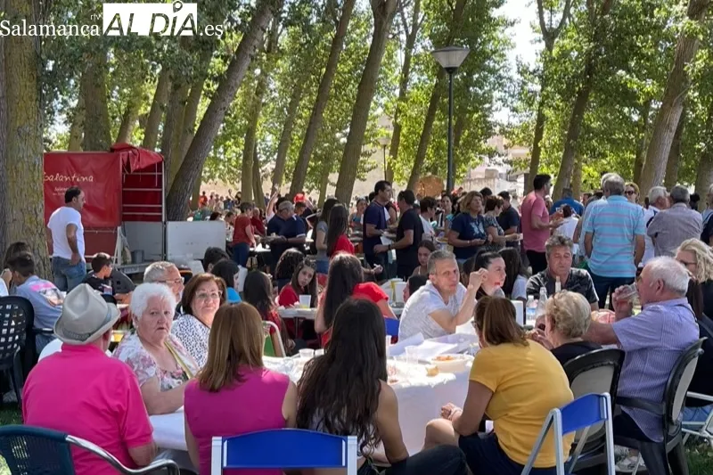 Villoria celebraba este sábado una multitudinaria paellada popular en la Alameda