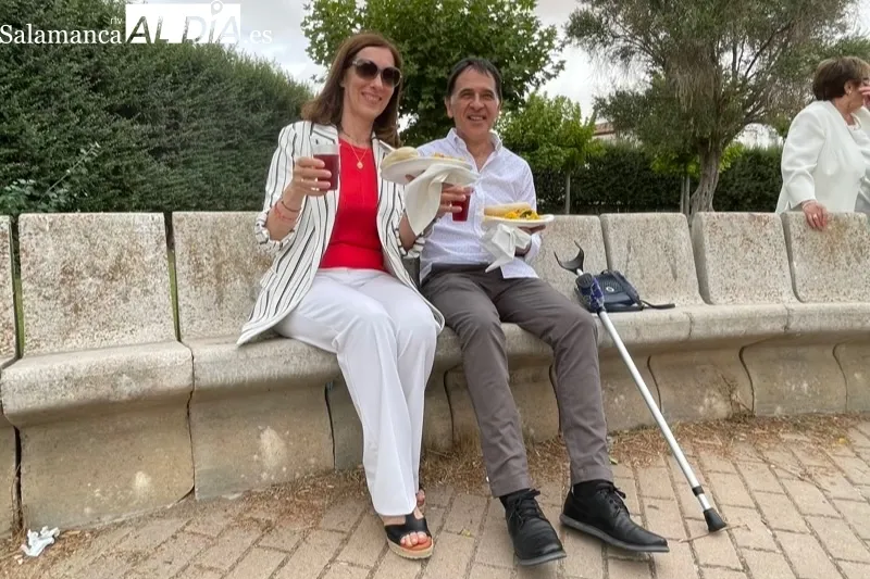 El parque municipal de Macotera acogía una gran paellada popular
