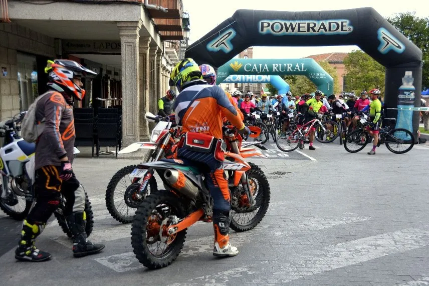 La Plaza de España acogía la VIII Quedada BTT Ciudad de Peñaranda