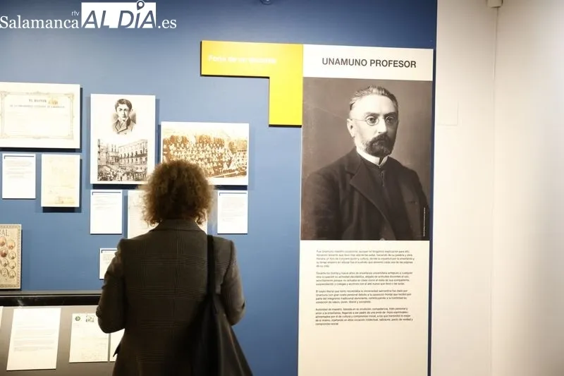 Exposición “Unamuno. Profesor y rector” en la sala del Patio de Escuelas Menores. Foto de David Sañudo