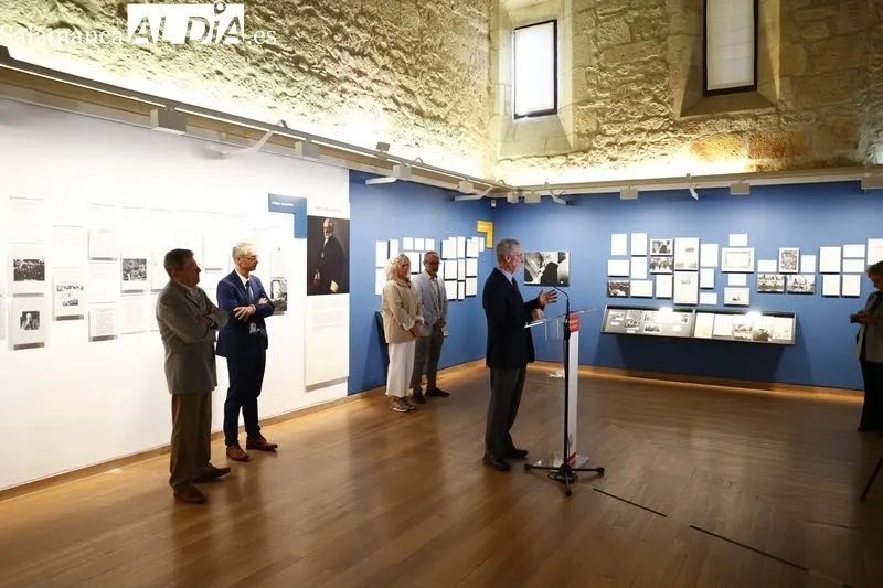 Exposición “Unamuno. Profesor y rector” en la sala del Patio de Escuelas Menores. Foto de David Sañudo