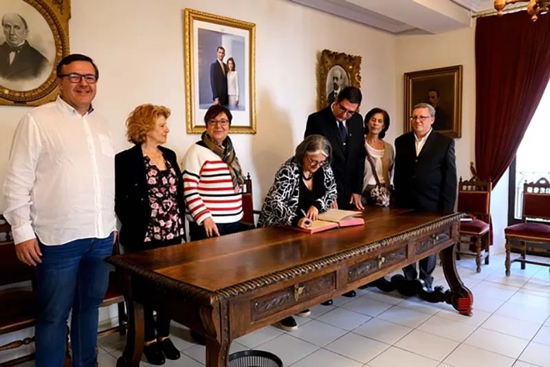 Foto 5 - Ana Fern&aacute;ndez-Sesma sienta c&aacute;tedra entre sus paisanos