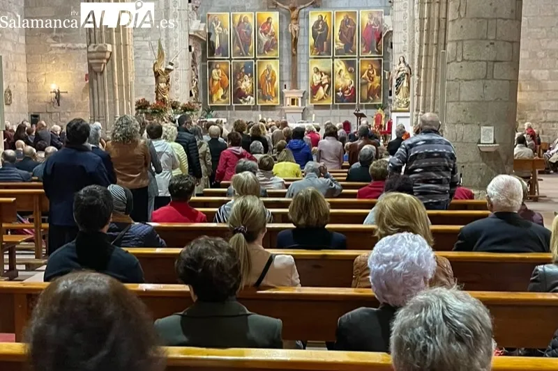 La festividad del patròn de Peñaranda, San Miguel Arcángel, se celebra a pesar de la lluvia 