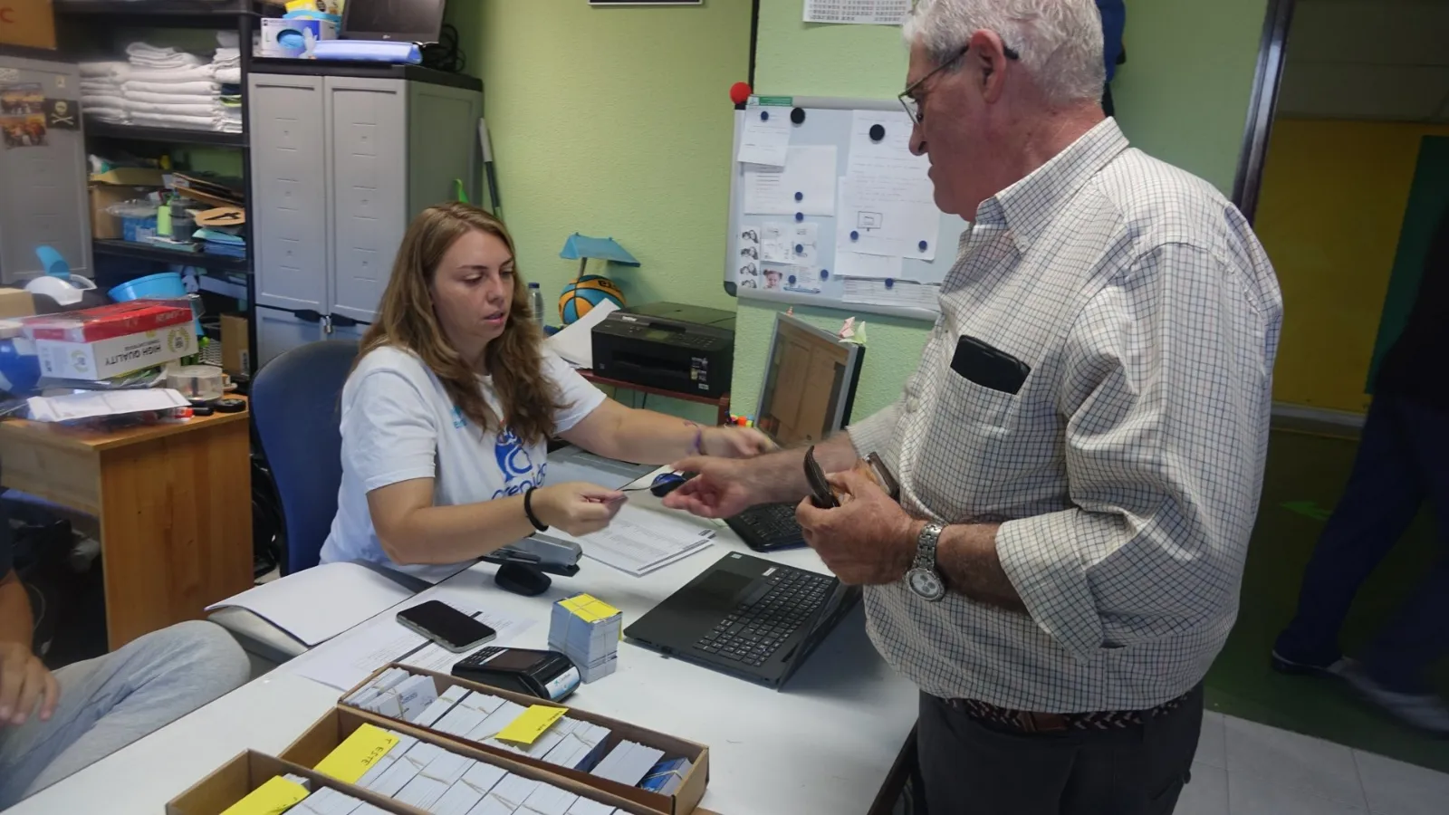 Oficinas del club en Würzburg en el inicio de la campaña / Perfumerías Avenida
